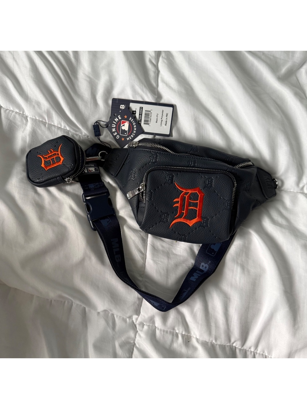 MLB detroit Fanny Pack with Adjustable Strap, Hands-Free Waist Bag